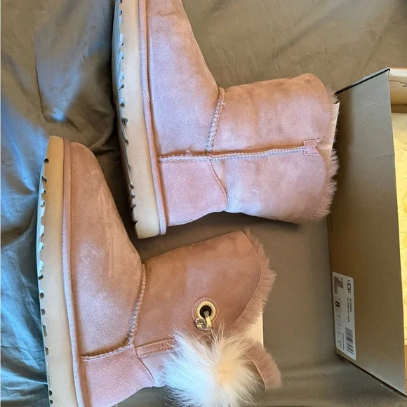Pink Uggs Like New - Picture 2 of 4